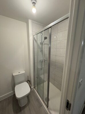 House | Bathroom | Shower, towels