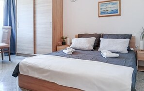 Unclassified image, 5 of 18, button