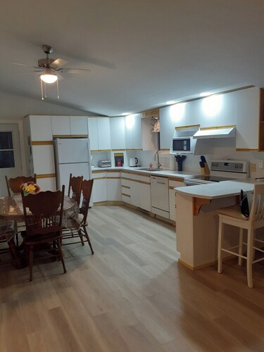 Cozy House just minutes from Parlee Beach