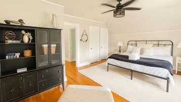 2 habitaciones, tabla de planchar con plancha y cuna de viaje