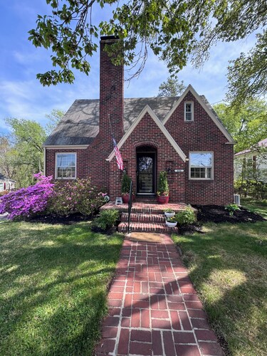 Walk to Longwood • Sleeps 6 • Cozy Cottage Near Hampden-Sydney