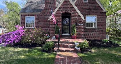 Walk to Longwood • Sleeps 6 • Cozy Cottage Near Hampden-Sydney