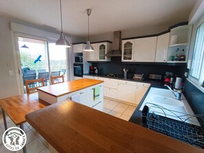 Kühlschrank, Mikrowelle, Ofen, Geschirrspüler