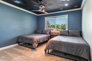 3 bedrooms, iron/ironing board, WiFi, bed sheets