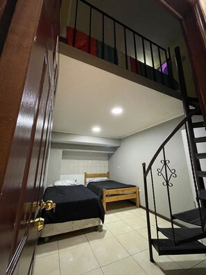 Family Room | Free WiFi, bed sheets - edificio catedral (Santiago)