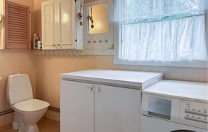 Shower - 4 bedroom amazing home in Skillingaryd (Skillingaryd)