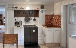 Kylskåp, ugn, spishäll och kaffe- och tebryggare