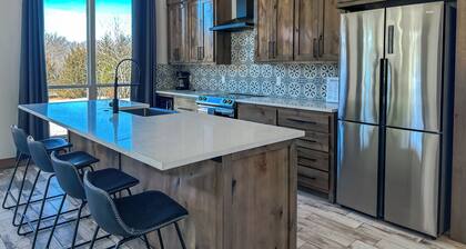 New Yote Cabin with Pool Table & Fireplace, 18 Minutes South of Norman