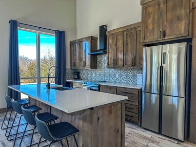 New Yote Cabin with Pool Table & Fireplace, 18 Minutes South of Norman