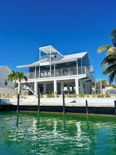 Sea Glass House of Summerland Key!
Pool, 70 feet of Seawall, deep water canal!