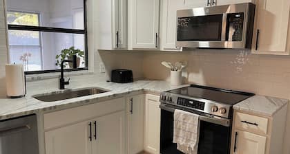 3/2 Home with pool / fitness gym / coffee