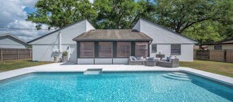 3/2 Beautiful Pool Home + Garage + Pet Friendly