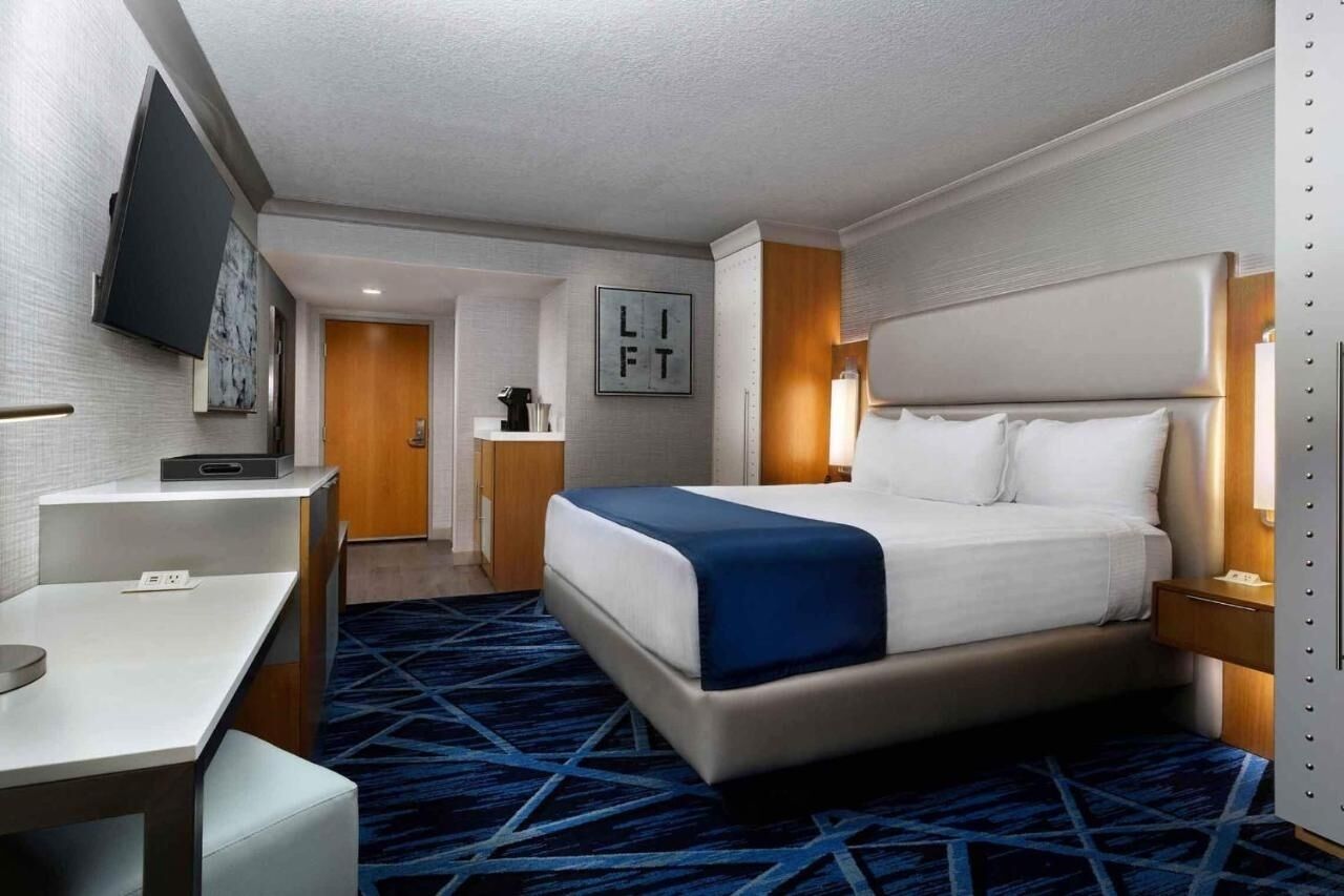 Vegas Tower, 1 King Bed At The Strat Hotel, Casino & Tower - North Las Vegas, NV