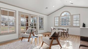 Suite 1 | Área de sala de estar | Chimenea