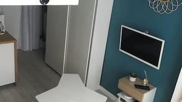 1 chambre, fer et planche Ă repasser, Wi-Fi, draps fournis