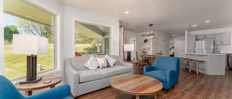 Télévision, cheminée, lecteur de DVD