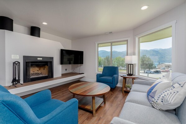 TV, fireplace, DVD player