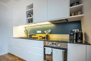 Fridge, oven, stovetop, dishwasher