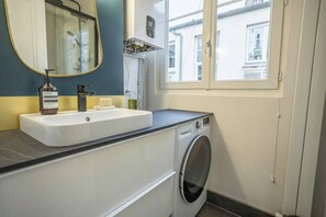 环保洗浴用品、吹风机、毛巾、肥皂