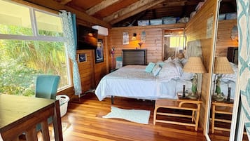 2 bedrooms, desk, free WiFi, bed sheets