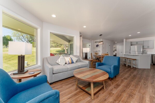 TV, fireplace, DVD player - Wapato Point Condo with Resort Amenities! 2bed/2bath, ground floor w/washer, unit 635 (MANSON)