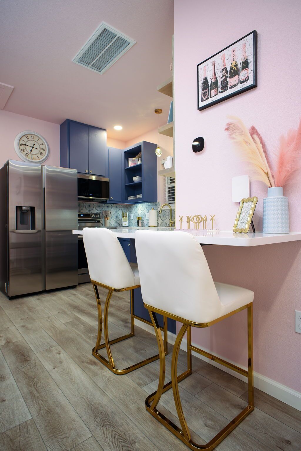 Køleskab, mikrobølgeovn, ovn, kogeplade