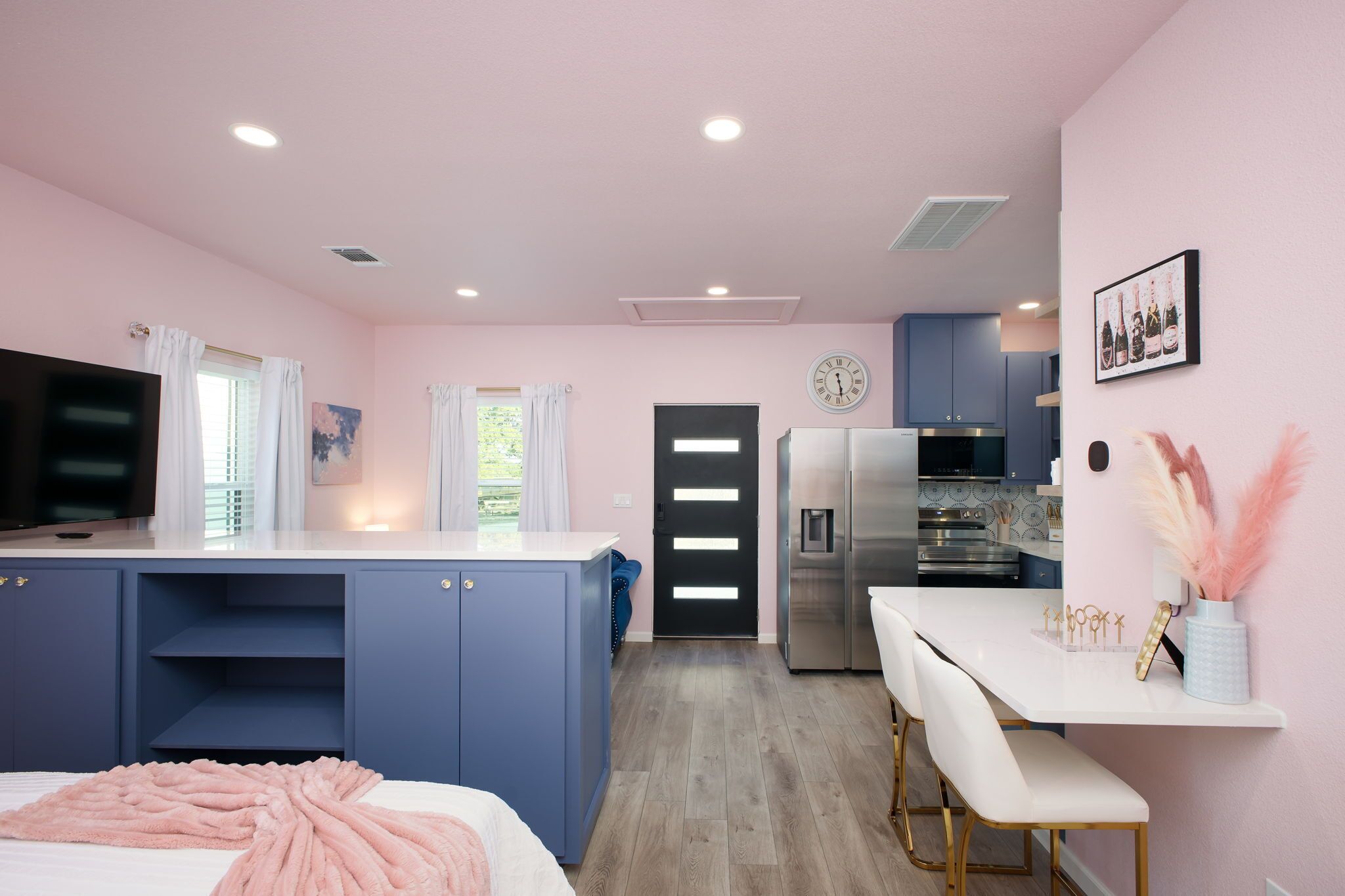 1 habitación, tabla de planchar con plancha, wifi gratis y ropa de cama 