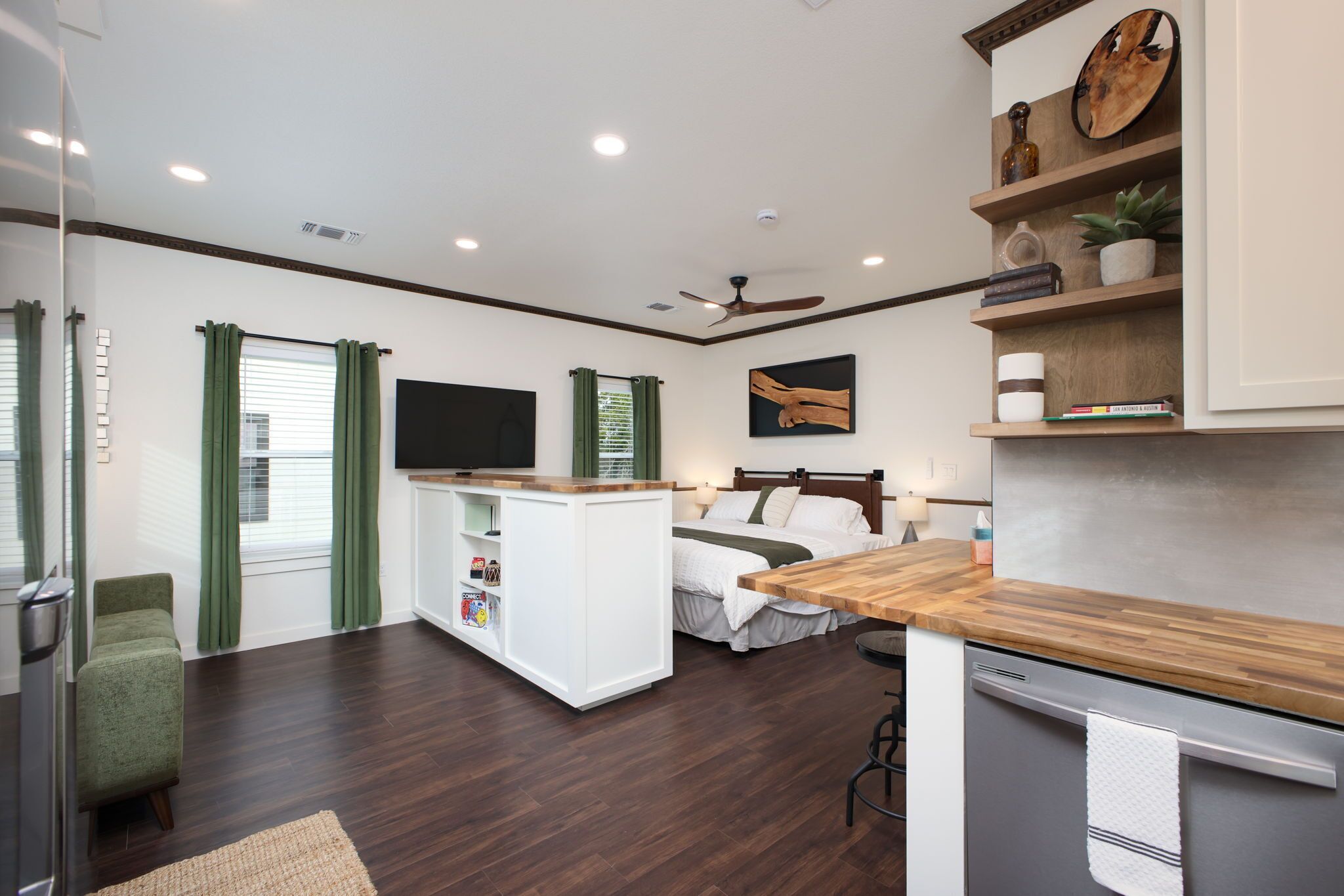 1 habitación, tabla de planchar con plancha, wifi gratis y ropa de cama 