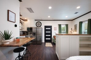 Fridge, microwave, oven, stovetop - Serene Hill Country Casita ~ Scenic View ~ Patio (Spring Branch)