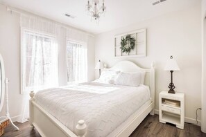 2 chambres, fer et planche à repasser, lit parapluie, accès Internet