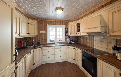 Nice home in Nord-Torpa with sauna