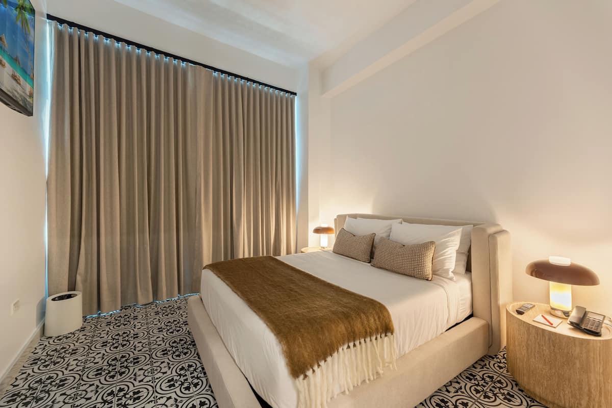 Executive Suite, City View | 1 bilik tidur, peralatan tempat tidur premium, busa memori