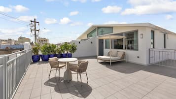 Panoramic Suite, City View | Terrace/patio