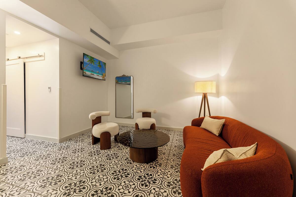 Executive Suite, City View | Living area | 45-inch Smart TV with satellite channels
