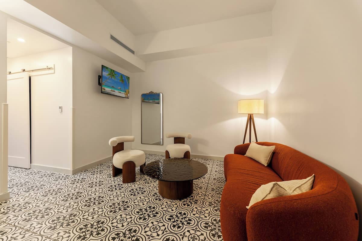 Executive Suite, City View | Living area | 45-inch Smart TV with satellite channels