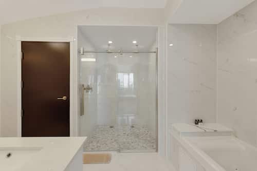 Honeymoon Suite, 1 King Bed, City View | Bathroom | Shower, rainfall showerhead, designer toiletries, hair dryer