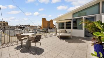 Honeymoon Suite, 1 King Bed, City View | Terrace/patio