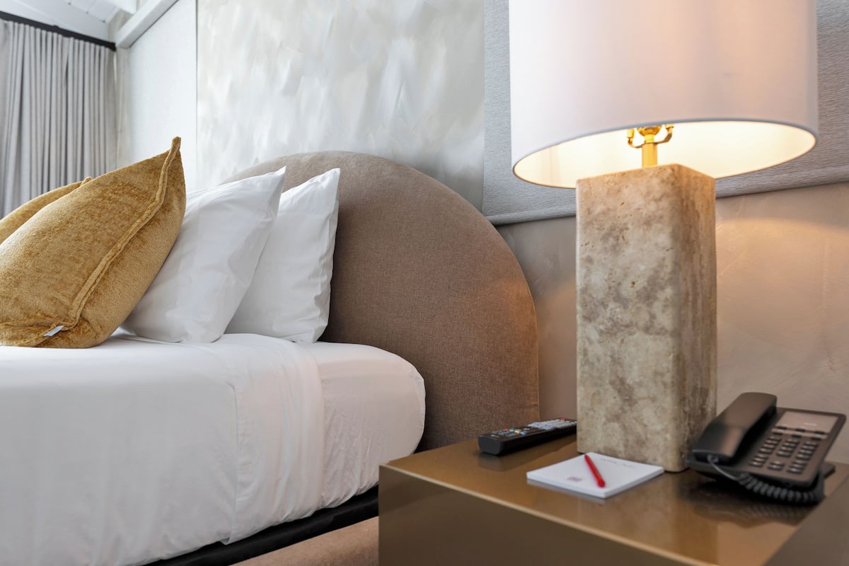 Suíte lua de mel, 1 cama King, vista para a cidade | 1 quarto, roupas de cama premium