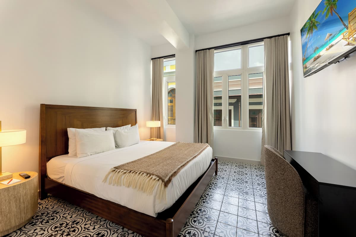 Quarto luxo, 1 cama King, para não fumantes, vista para a cidade | 1 quarto, roupas de cama premium