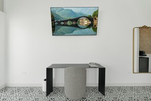 Premium bedding, memory-foam beds, free WiFi, bed sheets - Hotel Milano (San Juan)