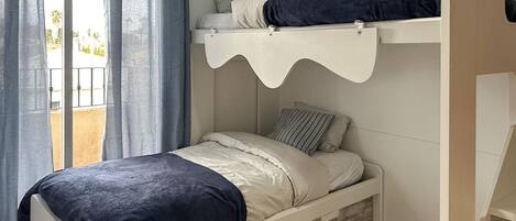 3 bedrooms, iron/ironing board, free WiFi
