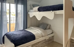 3 bedrooms, iron/ironing board, free WiFi