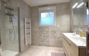 Ducha y secador de pelo