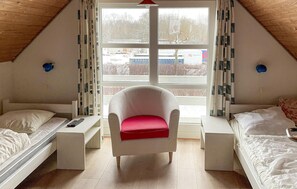 3 bedrooms, travel crib, free WiFi - 3 bedroom gorgeous home in Hesselager (Hesselager)