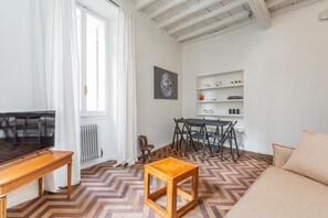 TV - Navona Urban Sanctuary (Roma)
