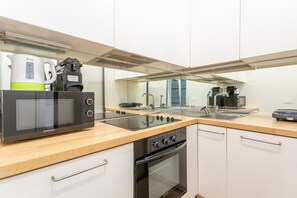 Refrigerador, microondas, horno, lavavajillas