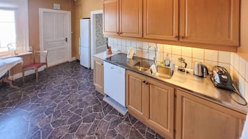 Fridge, stovetop, dishwasher, coffee/tea maker