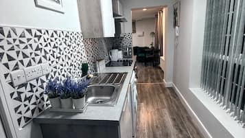 Lejlighed | Privat køkken | Køleskab, mikrobølgeovn, ovn, kogeplade