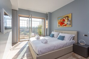 4 bedrooms, iron/ironing board, free WiFi, bed sheets