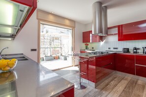 Fridge, microwave, oven, dishwasher